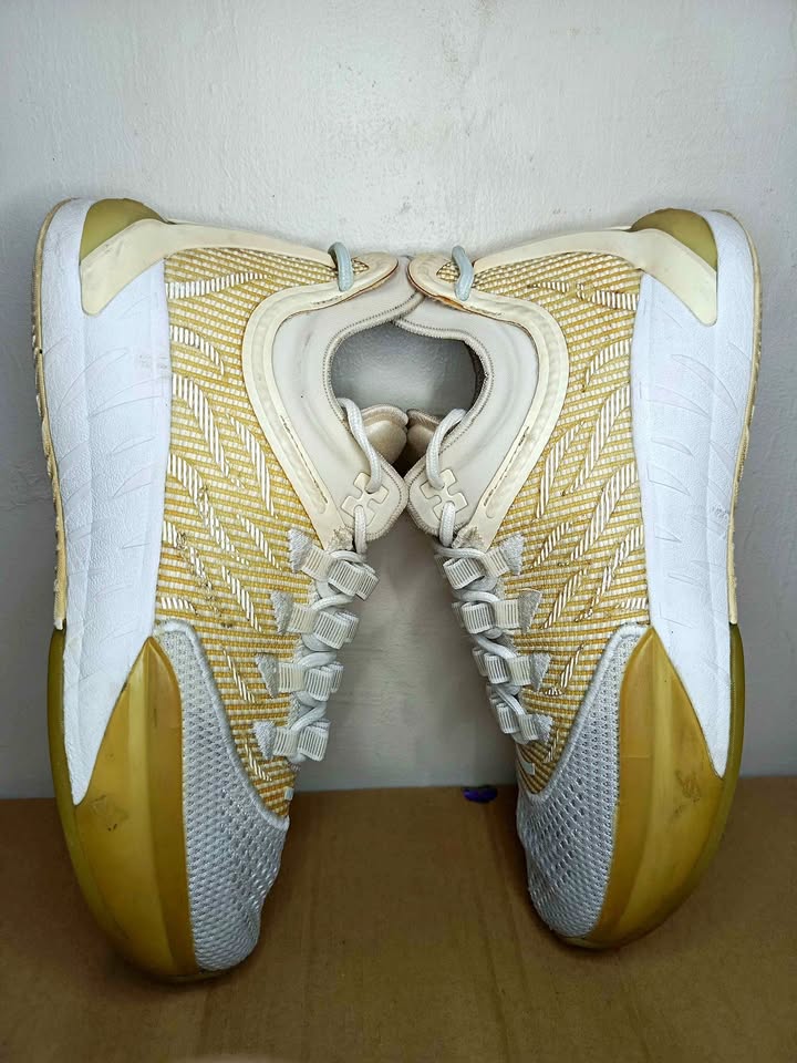 Basketball shoes - Gold